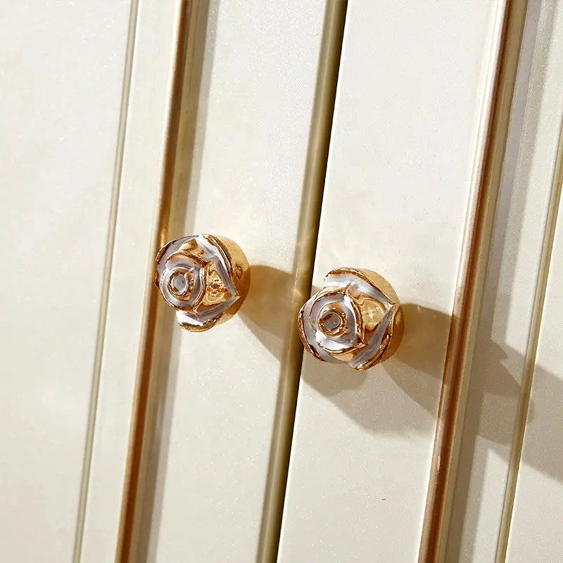 Luxury European Style Hand Carving Armoire