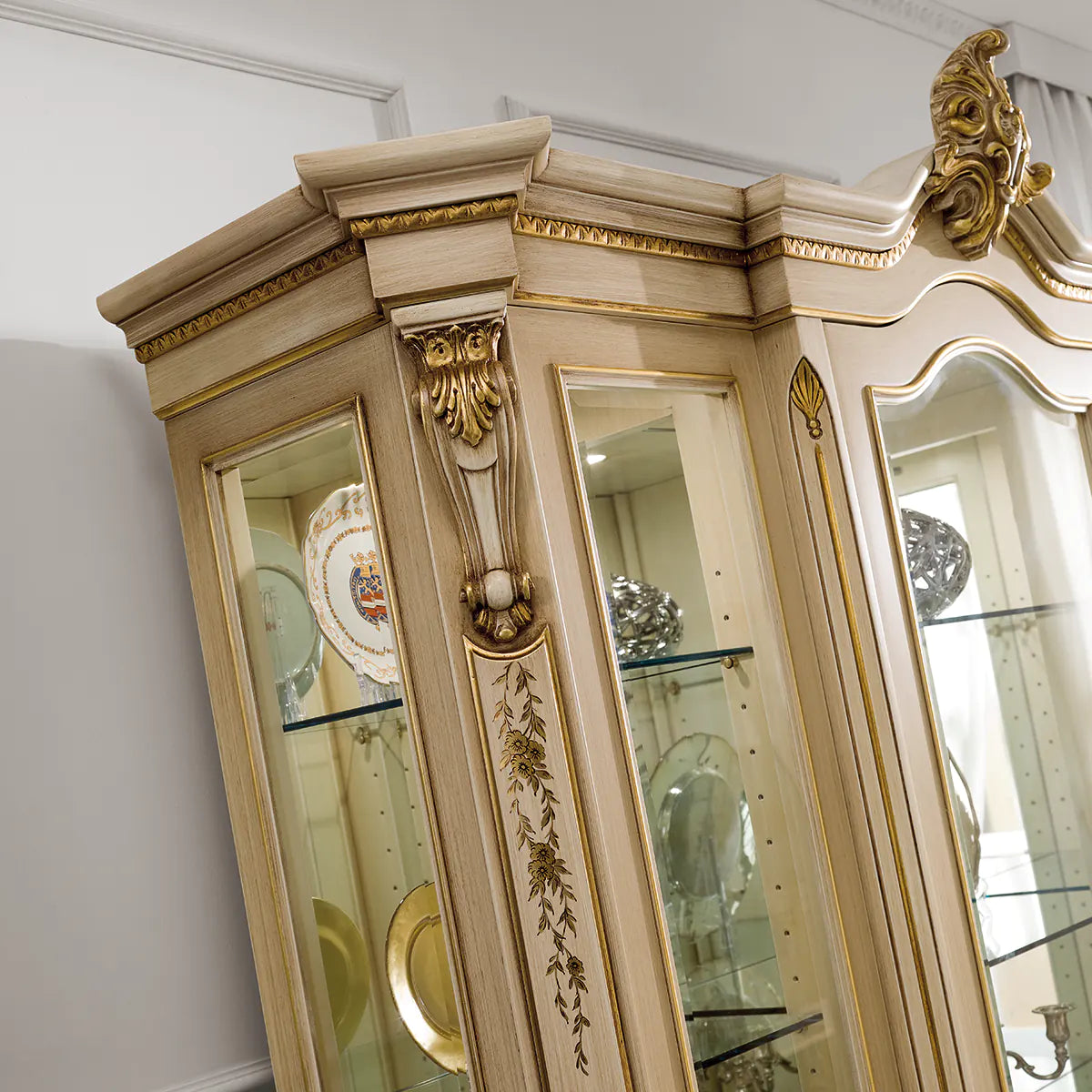 Royal Luxury Classic Italian Style Solid Teak Wood Vitrine